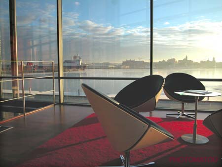 015 SIEGES DESIGN BAIE VITREE ACCUEIL VUE DE L'INTERIEUR