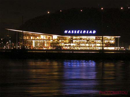 069 USINE HASSELBLAD VUE DE NUIT AU BORD DE L'EAU
