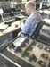 055 EMPLOYE REALISANT LE MONTAGE MANUEL DES BOITIERS H1