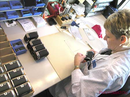 044 EMPLOYEE REALISANT LE MONTAGE DES MAGASINS