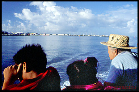 POLYNESIE FRANCAISE ILES SOUS LE VENT VAEANU PASSAGERS